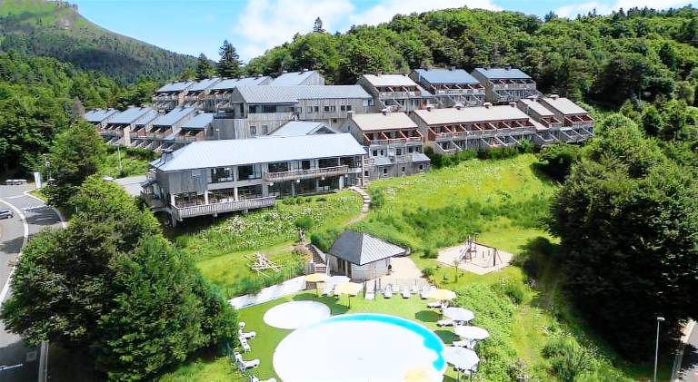 Serviced apartment with pool, terrace & yard | Pets allowed — photo 3