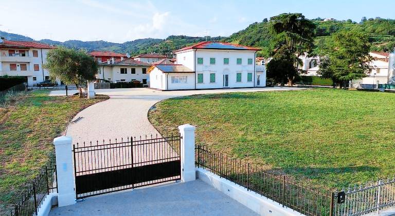 Soggiorno in villa apt with kitchen and terrace