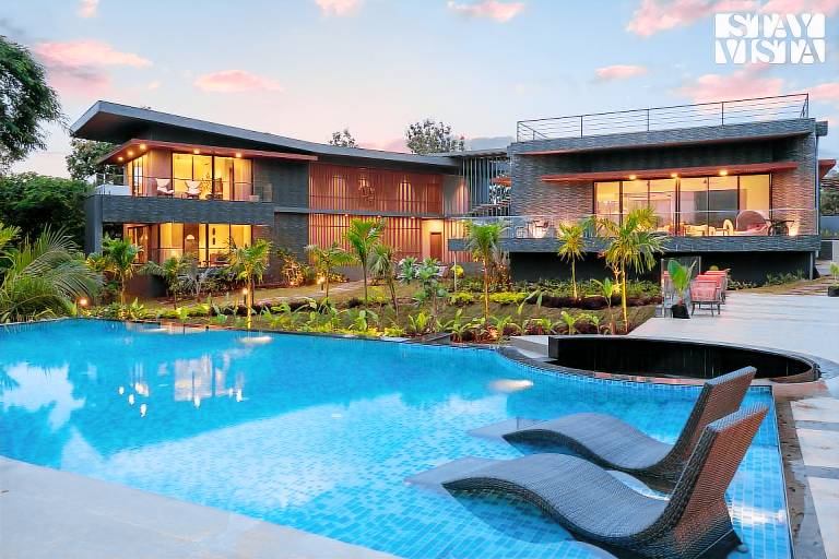 910 m² Villa