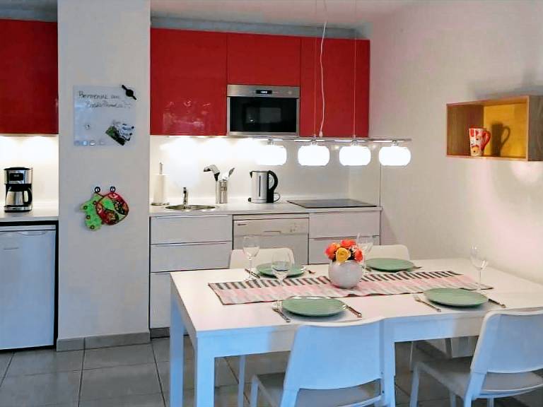 Holiday apartment with patio & garden — photo 4
