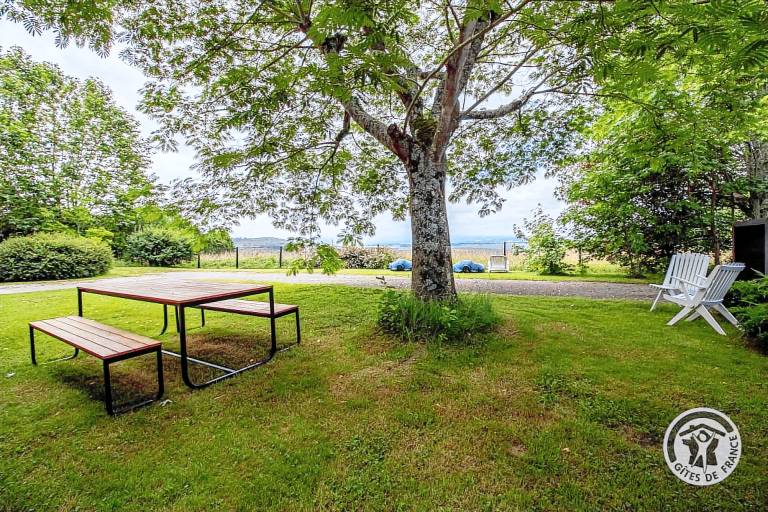 Gite with grill, terrace & yard | Pets allowed — photo 4