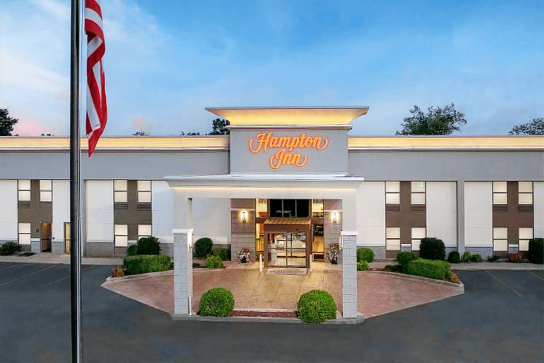 Hampton Inn Russellville — photo 3