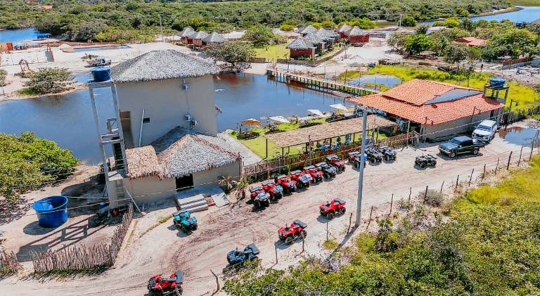 Lodge with garden, pool & patio in Santo Amaro do Maranhão