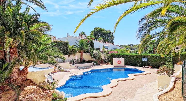 Beautiful chalet with pool | Pets allowed — photo 3