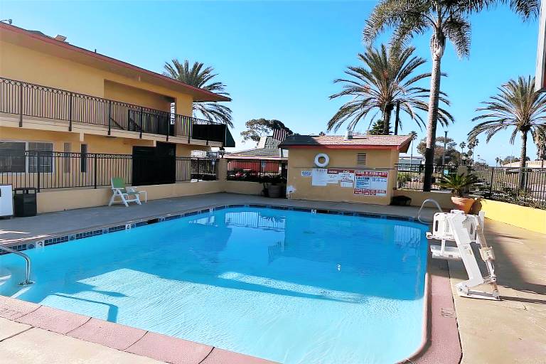 Hotel Avenida - Oceanside Camp Pendleton — photo 5