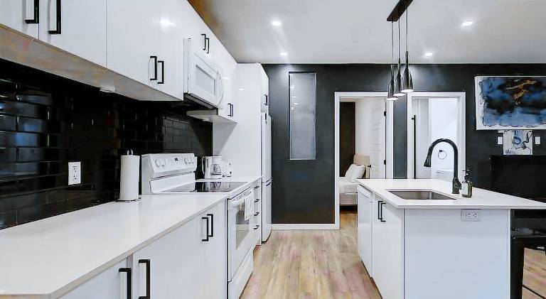 Elegant 4BR on in the Plateau MTL — photo 3