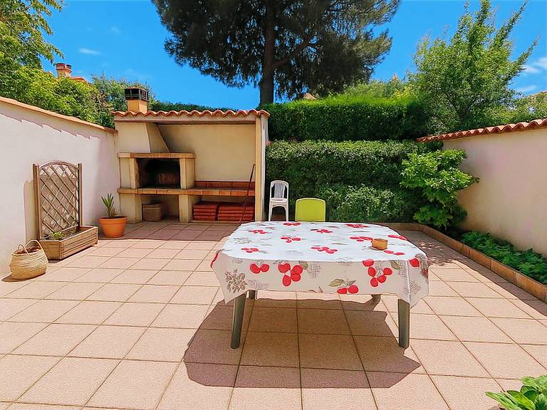 House for 6, 150m to the beach with terrace — photo 3