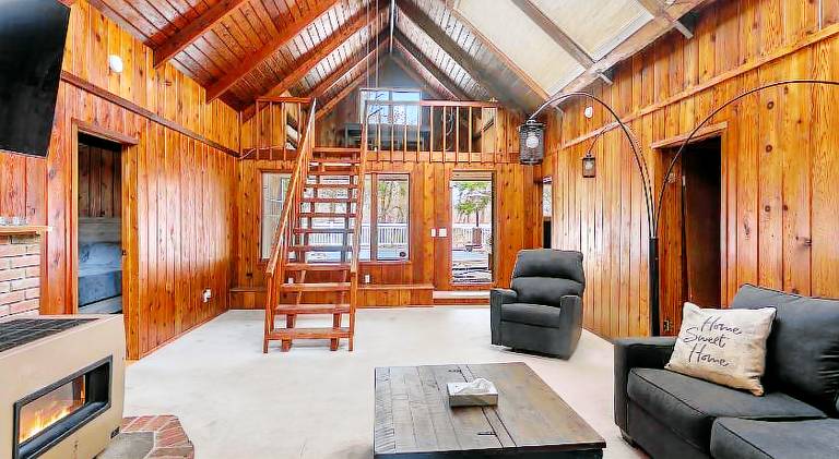Vacation home with pool | Pets are welcome — photo 2