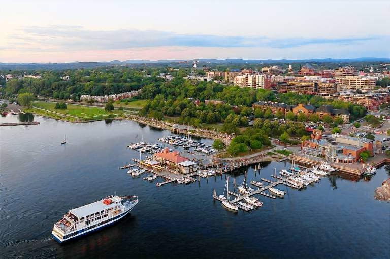 Hotel Champlain Burlington, Curio Collection by Hilton in Burlington, ON