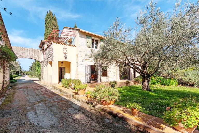 Ferienhaus in Fourques f&uuml;r max. 6 Personen