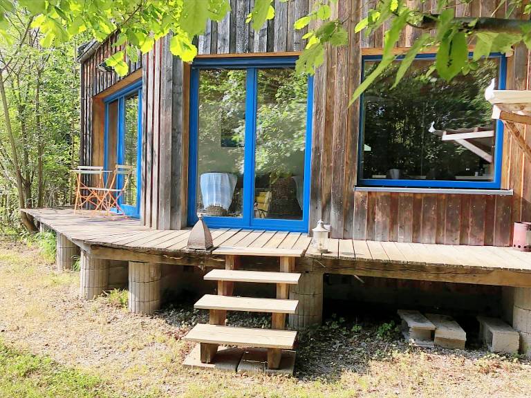 Vacation home with BBQ & yard — photo 5