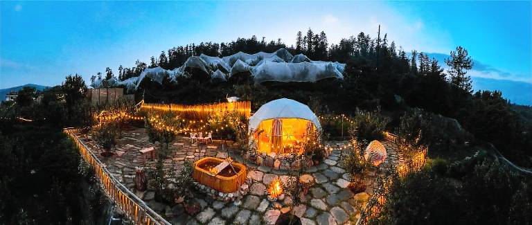 Beautiful vacation home with barbeque, jacuzzi & yard | Pets allowed — photo 2
