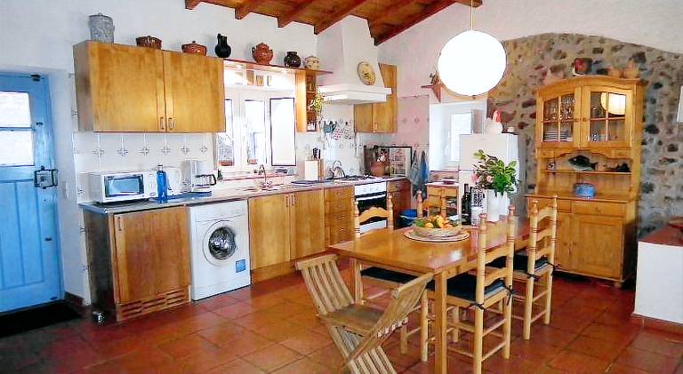 House with grill | Pets are welcome — photo 3