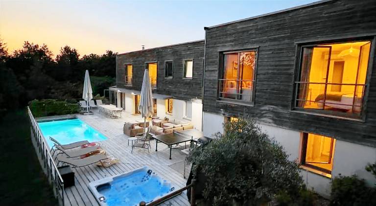 Villa with jacuzzi & pool — photo 4