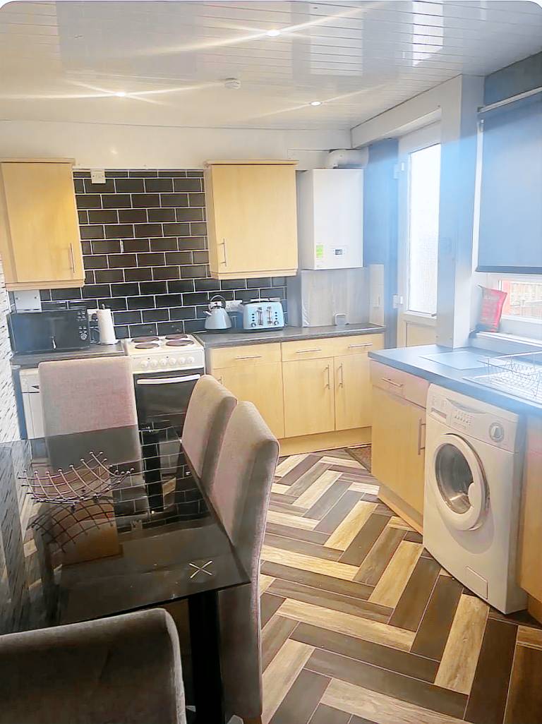 Sleeps6 for tradesman contractors WiFi parking