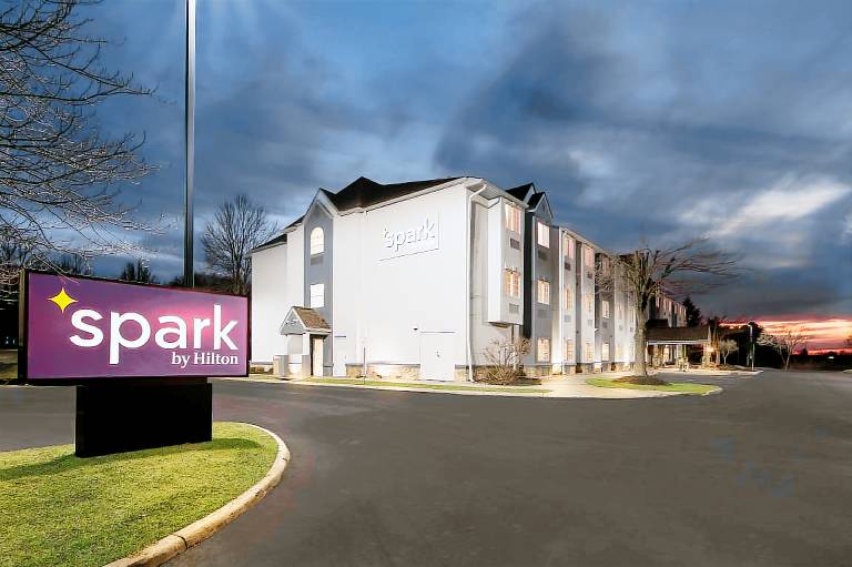 Spark by Hilton Sterling Dulles Airport — photo 2