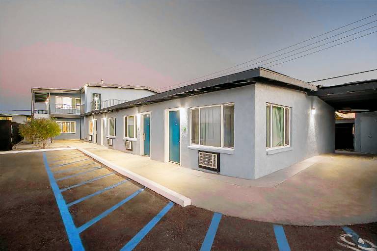 Suburban Studios Ridgecrest near China Lake Naval Station — photo 5