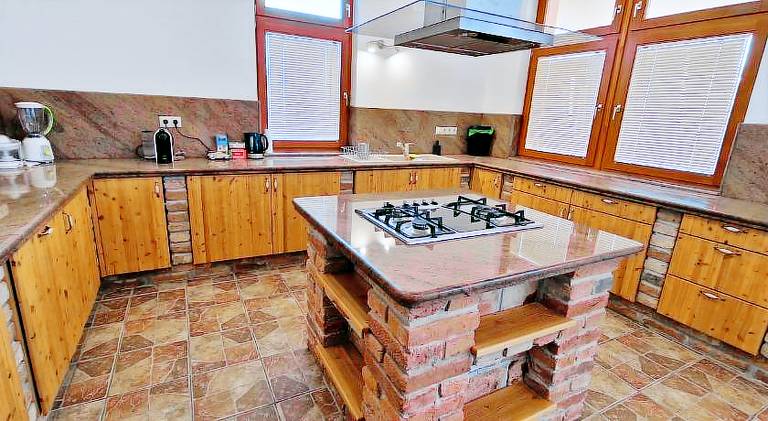 House with jacuzzi — photo 3