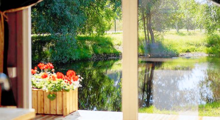 Beautiful chalet with patio, BBQ & yard | Close to the beach | Pet-friendly — photo 4