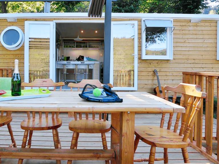 Mobile home with patio & heated pool | Pets allowed — photo 4