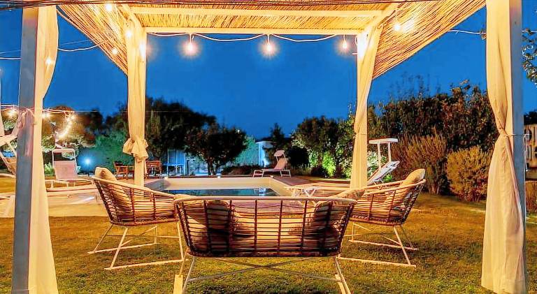 Villa with yard, grill & private pool — photo 3