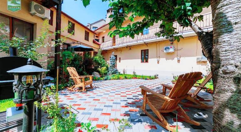 Rental apartment with garden, barbeque & terrace — photo 5