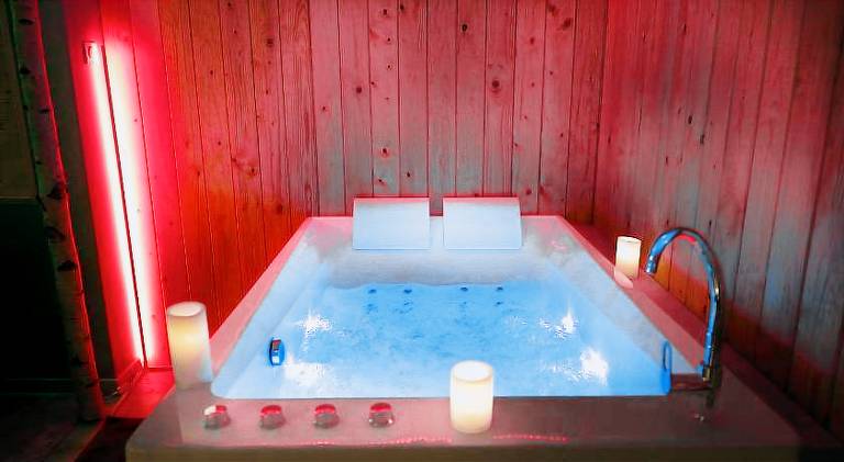 Rental apartment with jacuzzi — photo 3