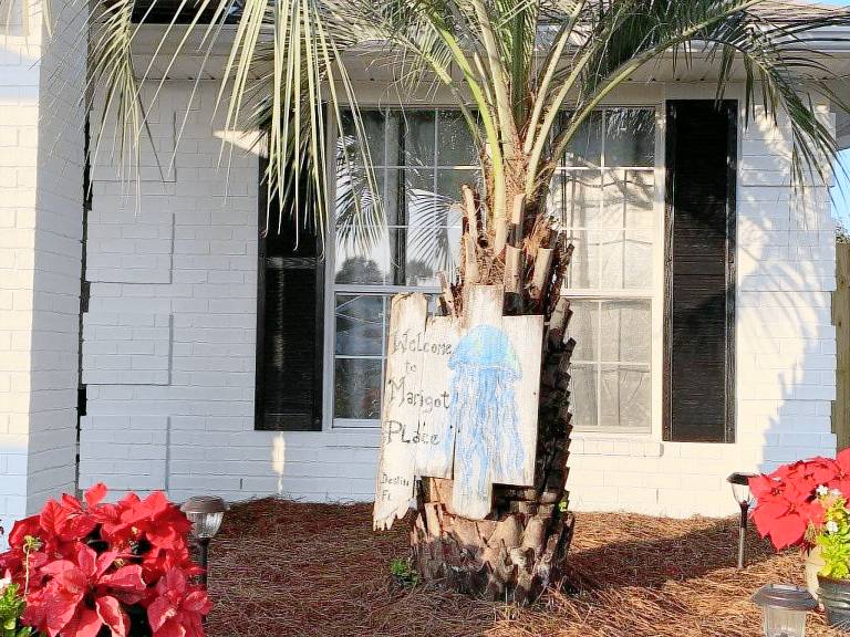 Beautiful Pet Friendly home, minutes from beach, private pool, golf cart avail! — photo 4