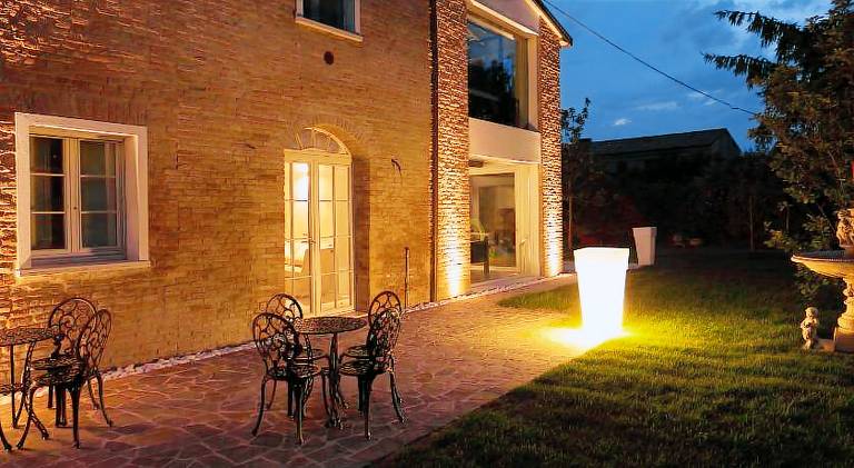 Vacation home with yard — photo 4