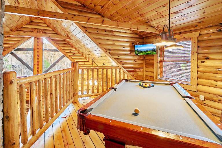 Rascals Retreat: Hot Tub, Gameroom. Arts & Crafts — photo 4