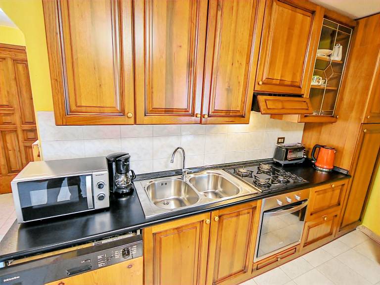 Nice rental apartment with yard & patio | Pet-friendly — photo 3
