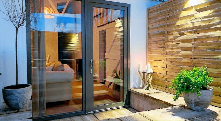 Vacation home with jacuzzi | Pets are welcome — photo 3