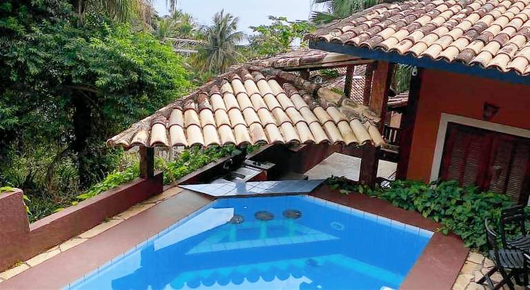 Apartment with barbecue, garden & patio in Ilhabela
