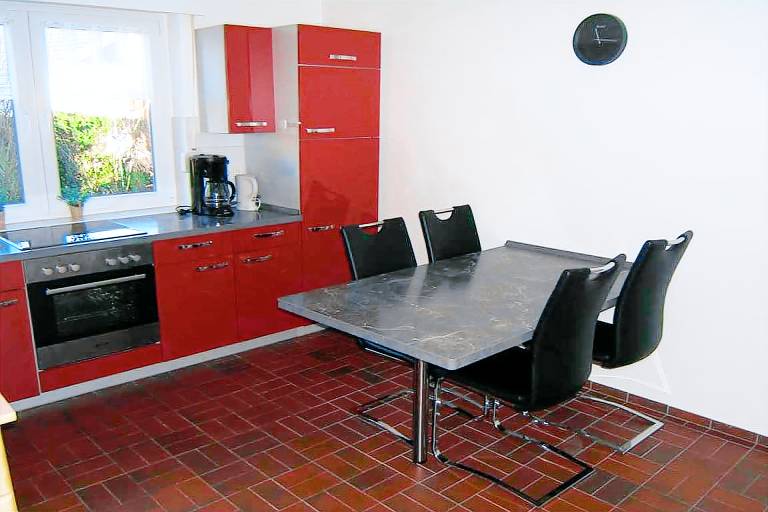 Vacation home with patio — photo 3