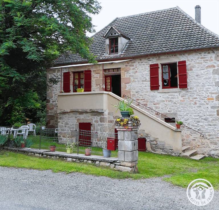Gite with BBQ, garden & patio — photo 3