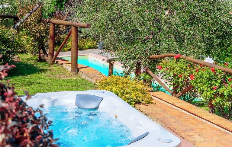Family-oriented nice villa with patio, garden & private pool | Pet-friendly — photo 4