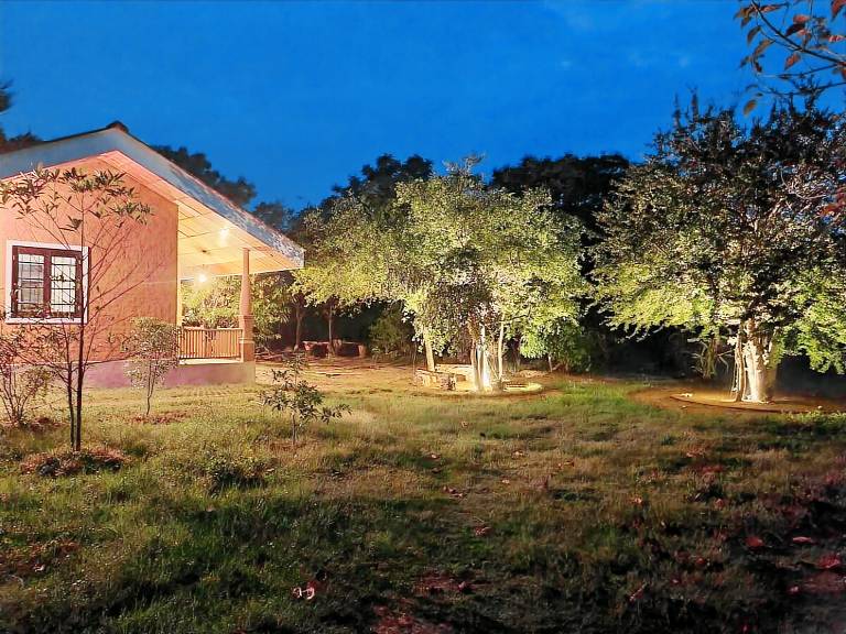 Villa with garden & barbeque in Thissamaharama