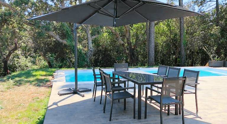 Fully equipped villa with yard, private pool & patio | Pets are welcome — photo 5