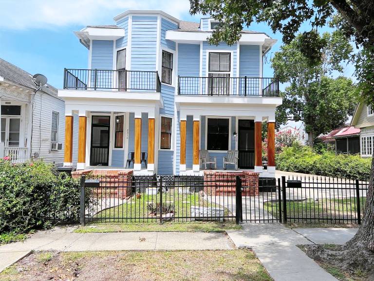 House Uptown/Carrollton