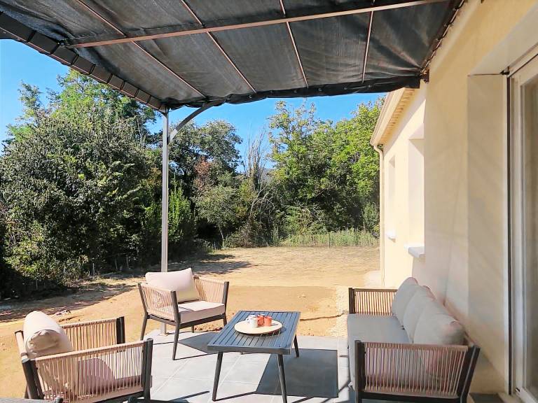 Vacation home with BBQ, patio & yard — photo 4