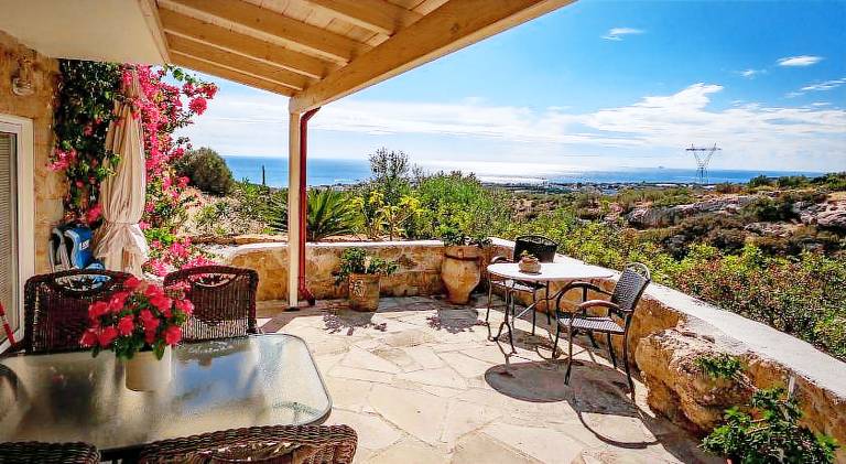 Apartment with private pool, garden & barbeque | Pets allowed in Ierapetra