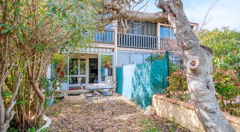 Lovely holiday apartment with patio & yard | Next to the beach | Pets allowed in La Grande-Motte