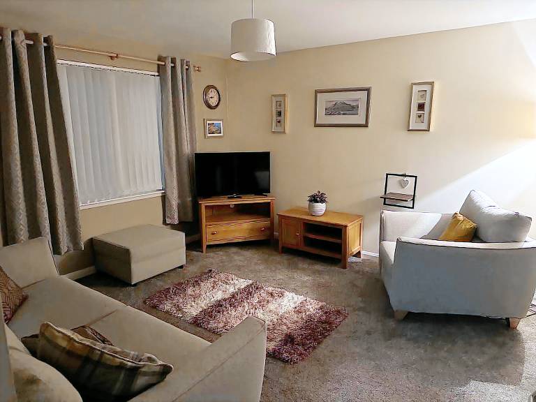 Rental apartment with yard — photo 2