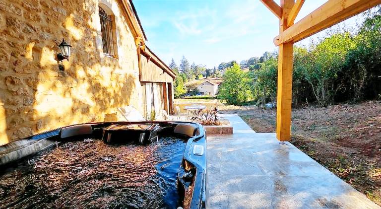 Vacation home with yard, barbeque & terrace — photo 3