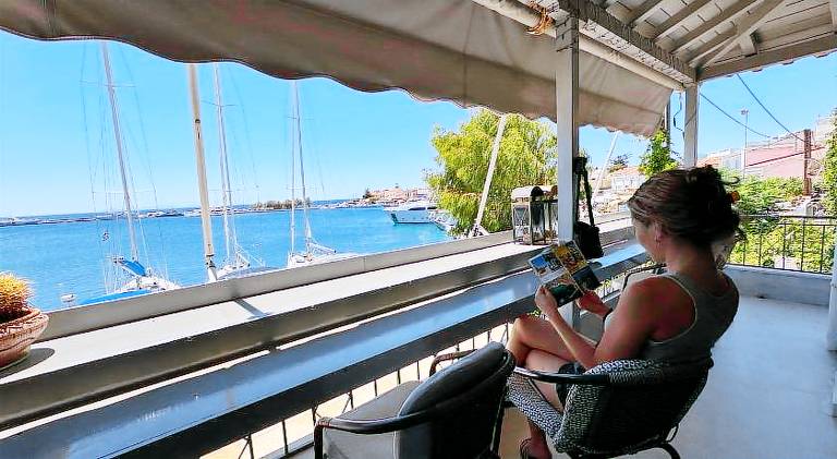 Rental apartment with terrace in Samos