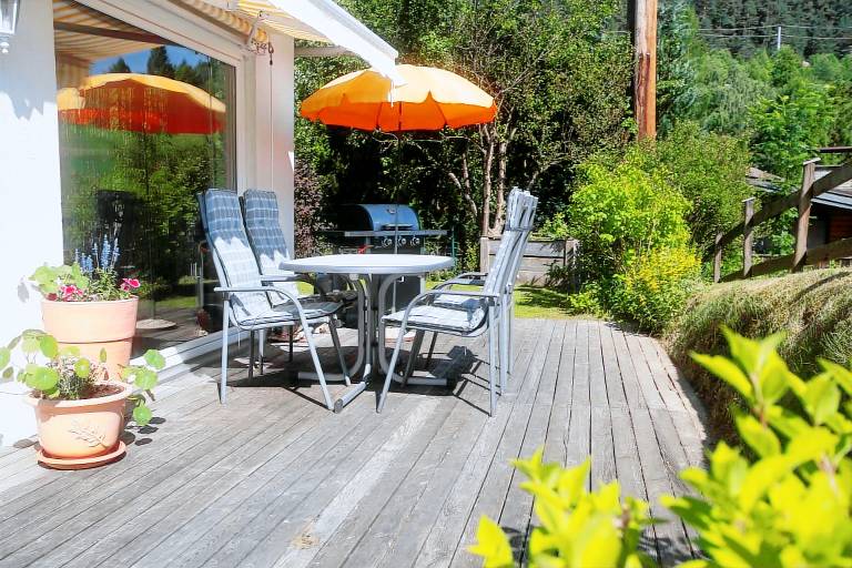 Apartment with terrace, BBQ & yard | Garden view — photo 5
