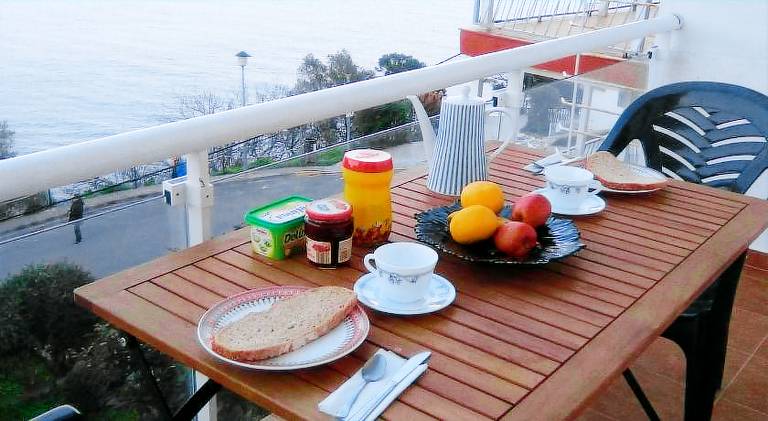 Apartment with patio in Llanca