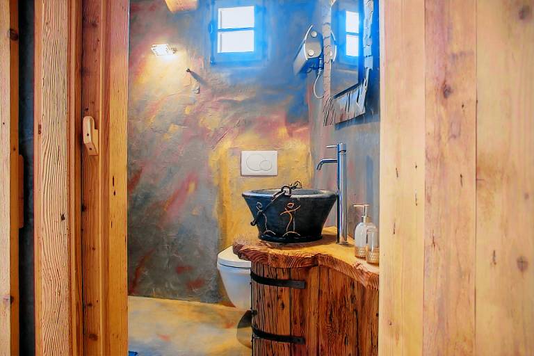 Charming vacation home with fast internet, yard & BBQ | Garden view | Dogs allowed — photo 4
