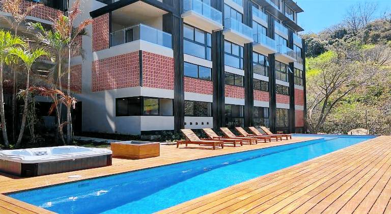 BEE Suites Santa Ana San Jose