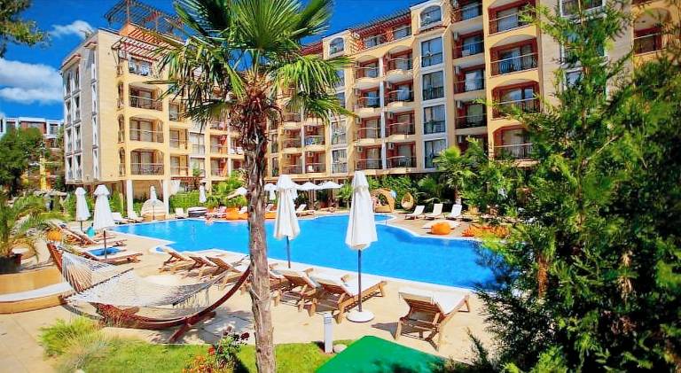 Holiday apartment with pool in Sunny beach